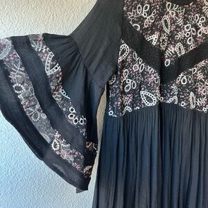 ☀️ UMGEE Dress with Floral Embroidery